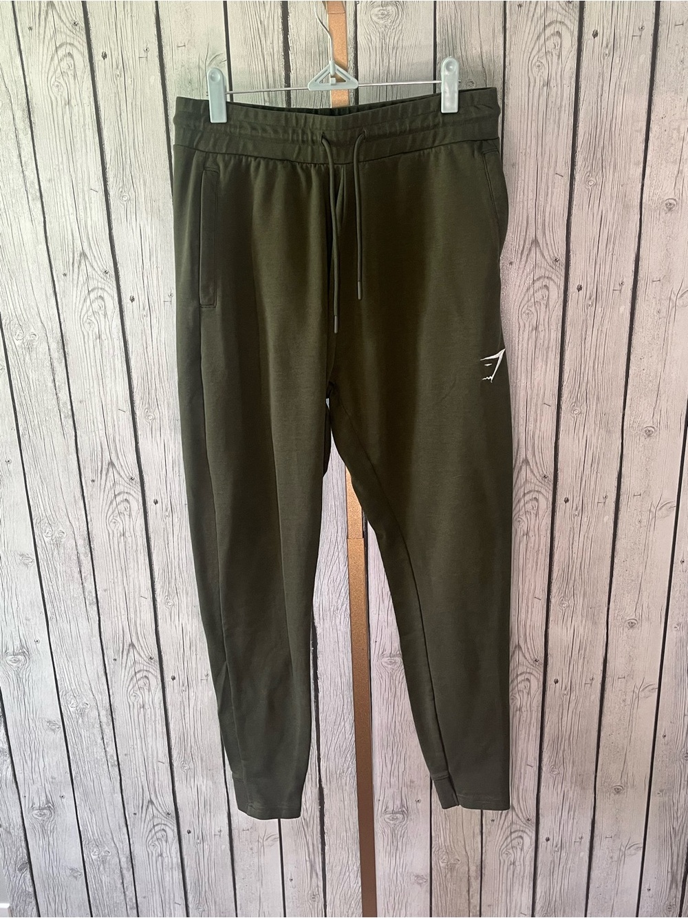Gymshark men’s critical zip pocket military green tapered ankle pull on pants M